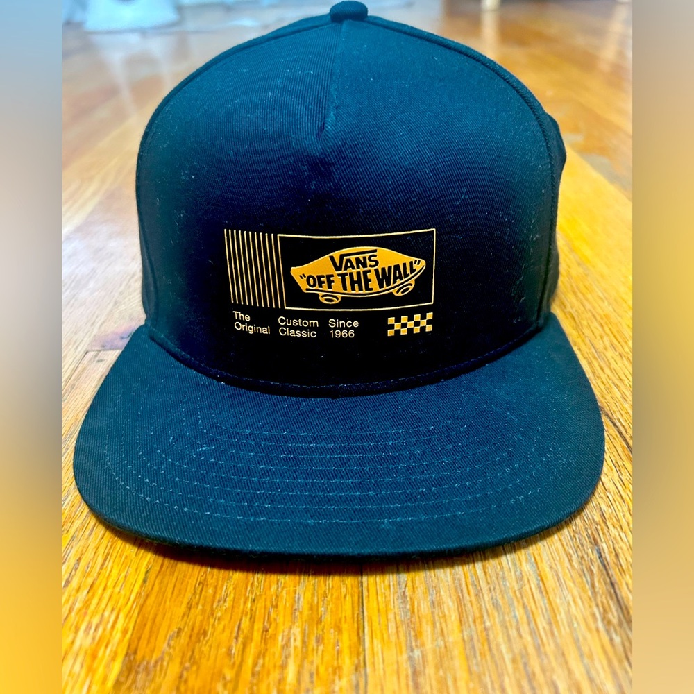 Vans SnapBack hat. Worn once.  In excellent condition.  Non smoking household.